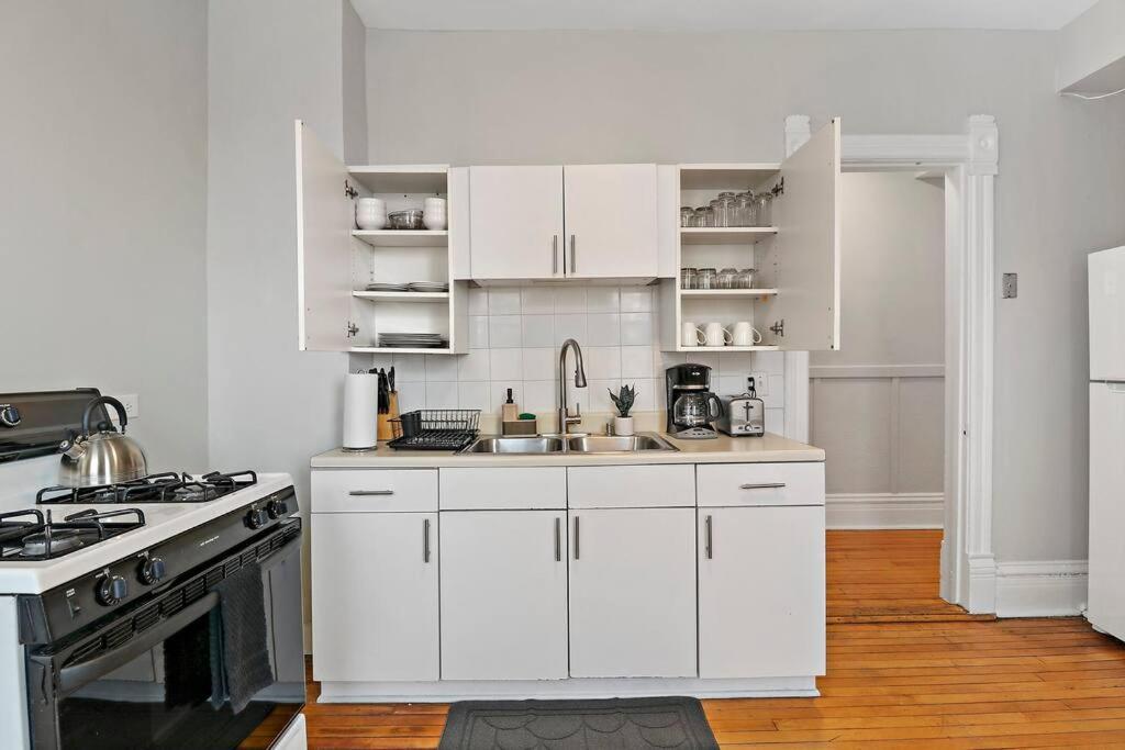 2br Bright And Lovely Apt - Leland 3 Apartment Chicago